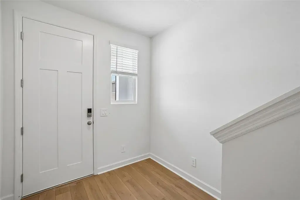 Representative images and renderings are for illustrative purposes. Actual structural options and design finishes of home may vary.