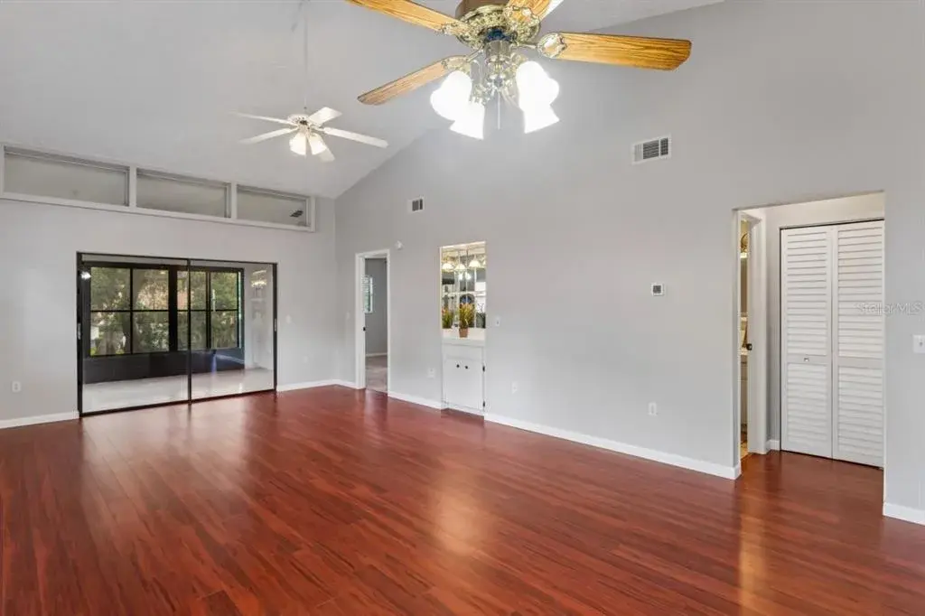 Living room/dining area open plan.