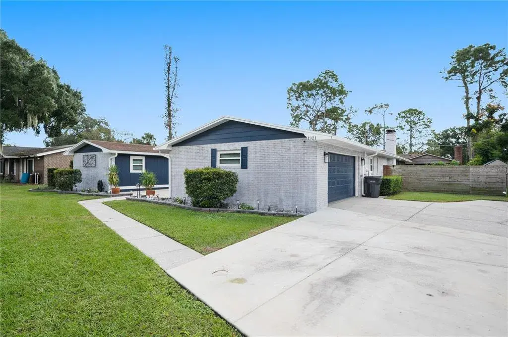 Property for sale at 1321 LAKE MIRIAM DRIVE, LAKELAND, FL, 33813