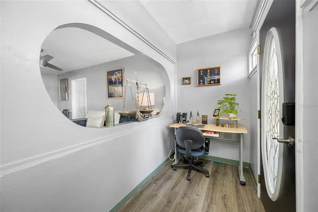 Entry Way w office nook