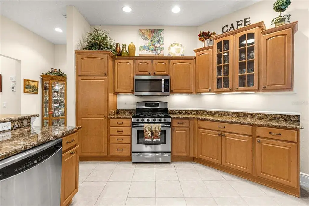 Property for sale at 571 TROY LOOP, THE VILLAGES, FL, 32162
