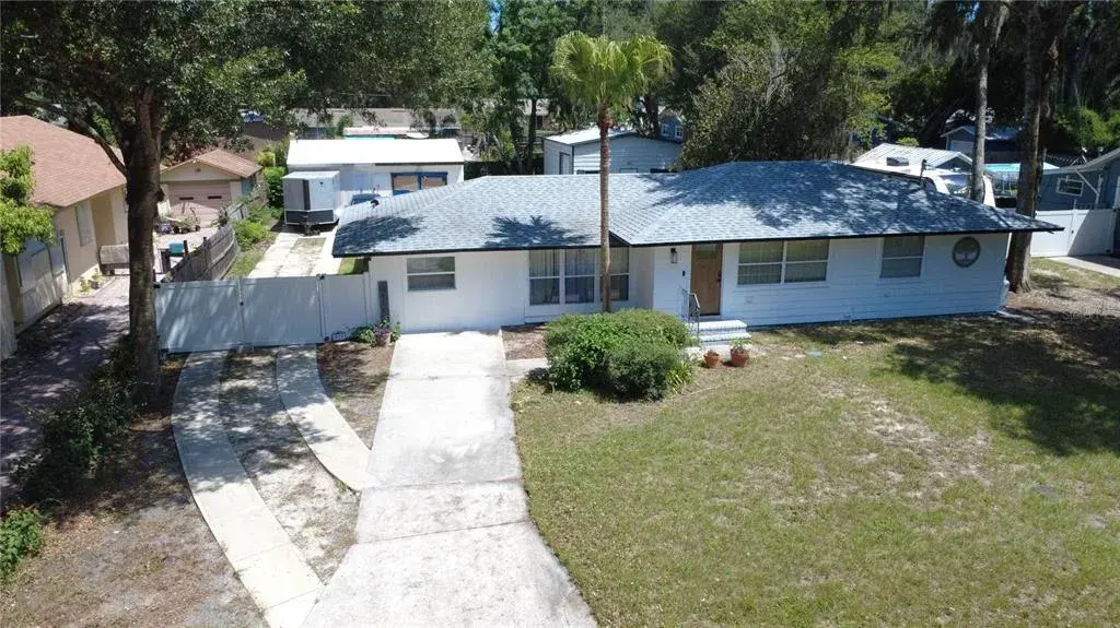Property for sale at 925 E 10TH AVENUE, MOUNT DORA, FL, 32757
