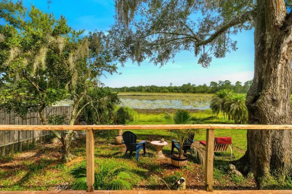 View of Lake Bracy front rear deck