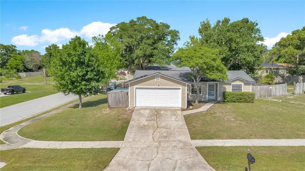 Front of Home/Corner Lot