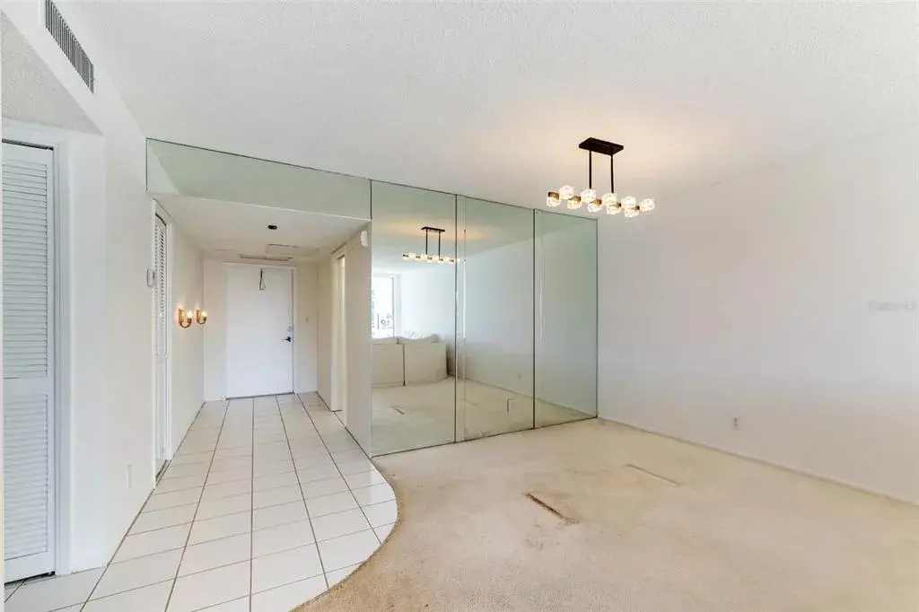 Dining & Foyer