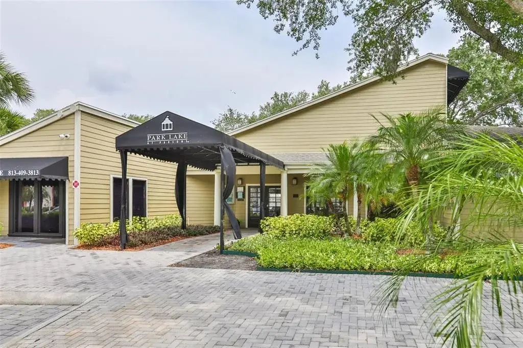 Property for sale at 215 LAKE BROOK CIRCLE UNIT 204, BRANDON, FL, 33511