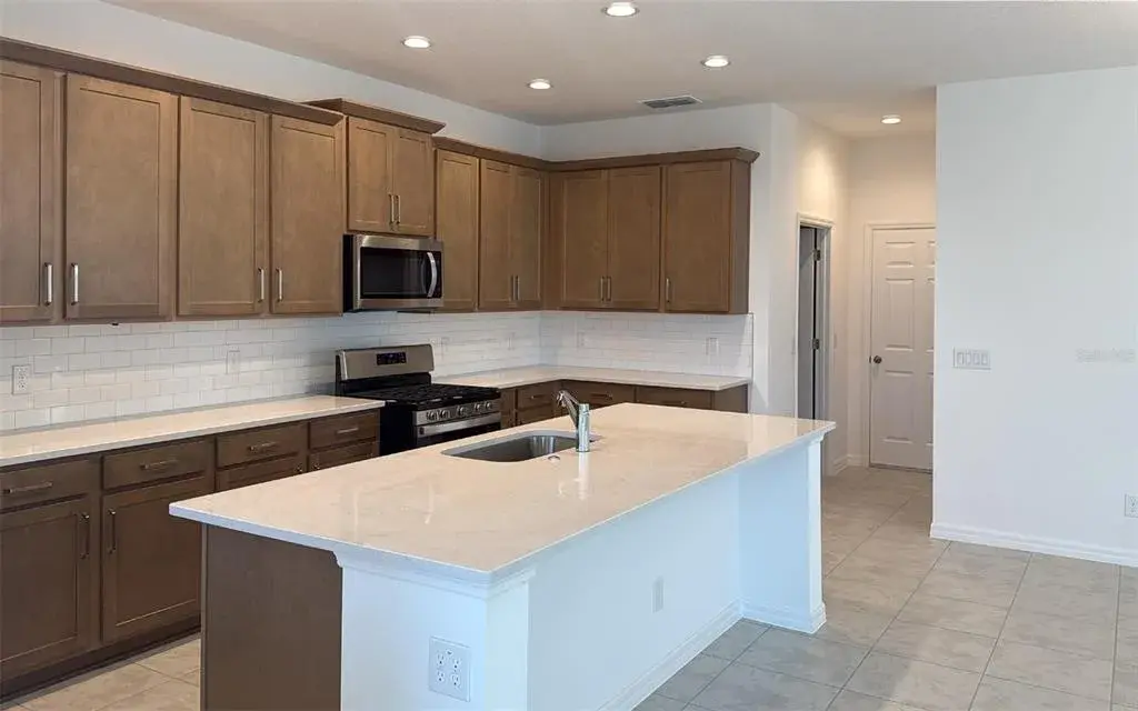 Property for sale at 6863 SPANISH IMPERIAL STREET, HOWEY IN THE HILLS, FL, 34737