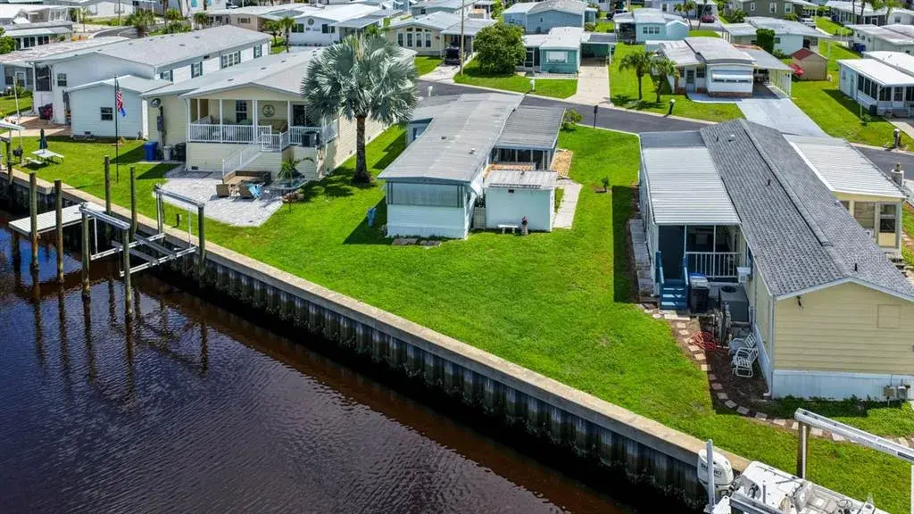 Property for sale at 116 W SAINT JOHNS WAY, APOLLO BEACH, FL, 33572