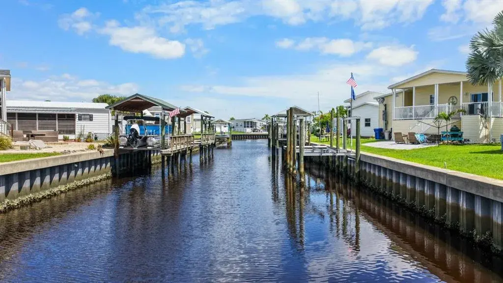 Property for sale at 116 W SAINT JOHNS WAY, APOLLO BEACH, FL, 33572
