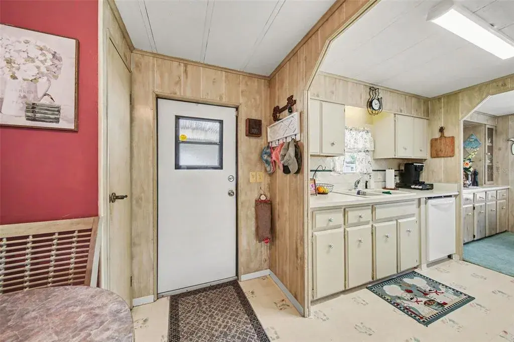 Entry to kitchen