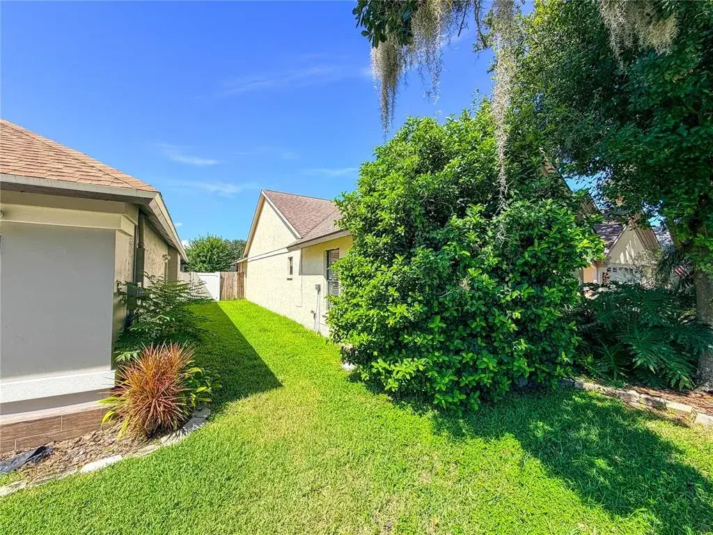 9542 Pebble Glen Ave Left