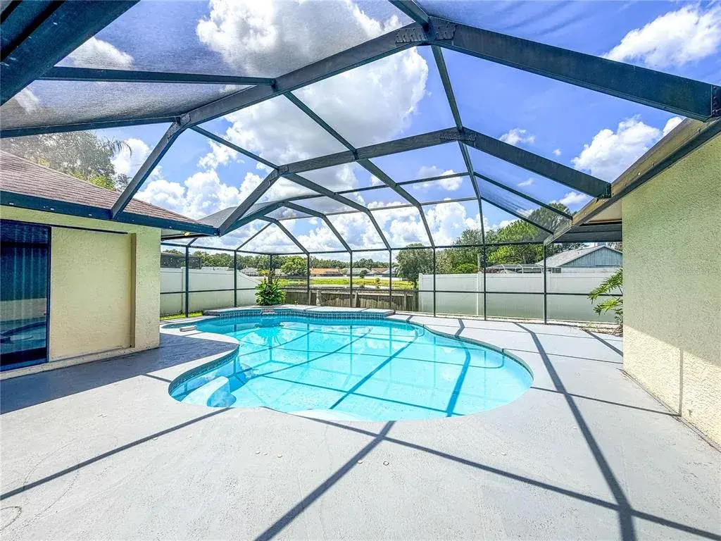 9542 Pebble Glen Ave Pool and Deck