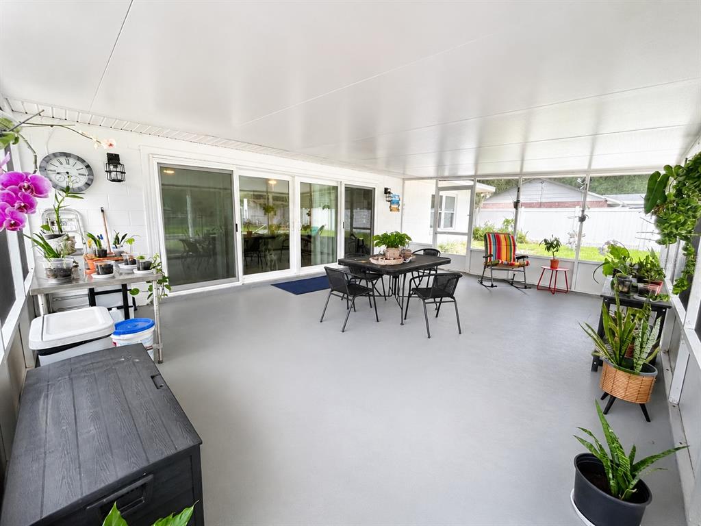 Screen room - virtually staged