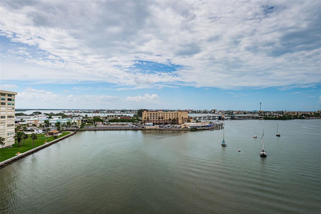 View from the living room, spectacular views of fireworks, Intracoastal and the Gulf