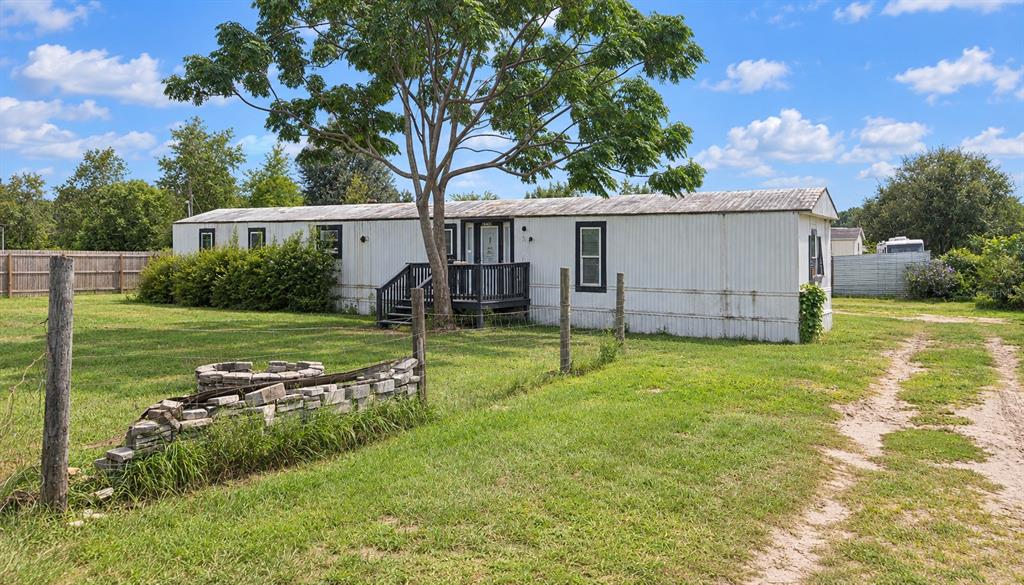Front House with AI removal vehicles and belongings