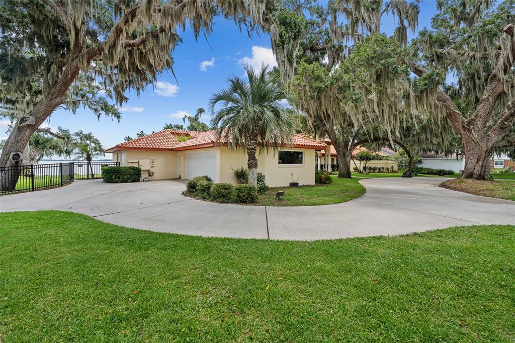 Property for sale at 1412 MOSSWOOD DR, LEESBURG, FL, 34748