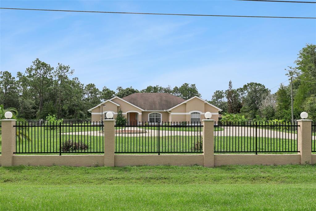 Front of property showing decorative fence