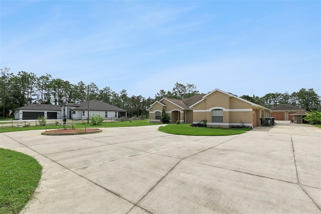 Expansive concrete driveway