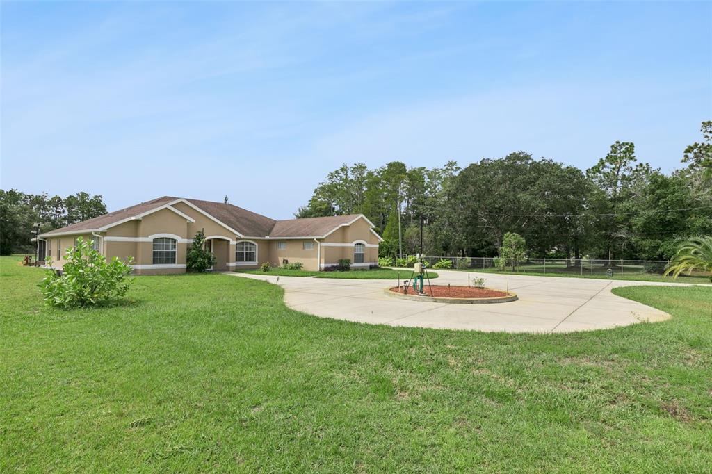 Circular driveway