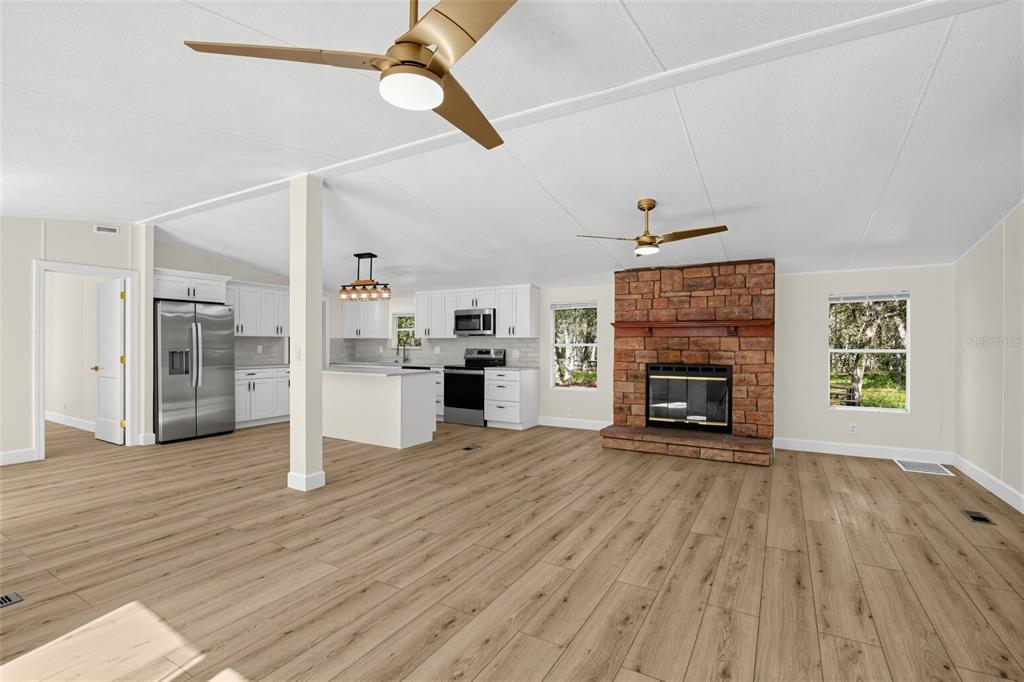 Property for sale at 124 HOUR GLASS CIRCLE, HAWTHORNE, FL, 32640