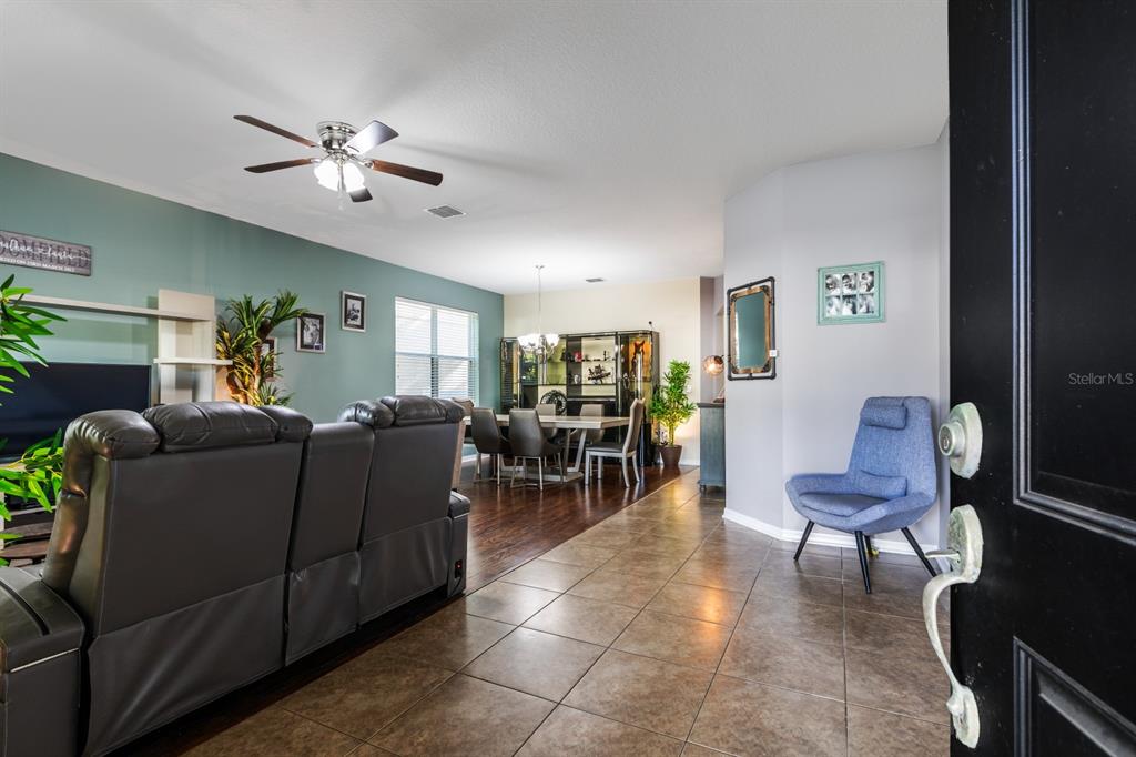 Living room / Formal Dining