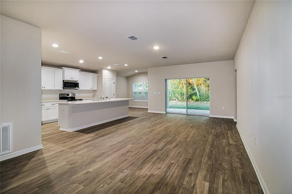 Family to Kitchen