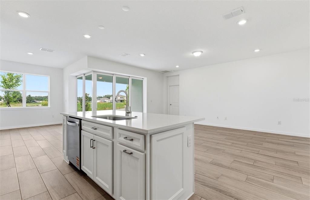 Center Island w/Storage