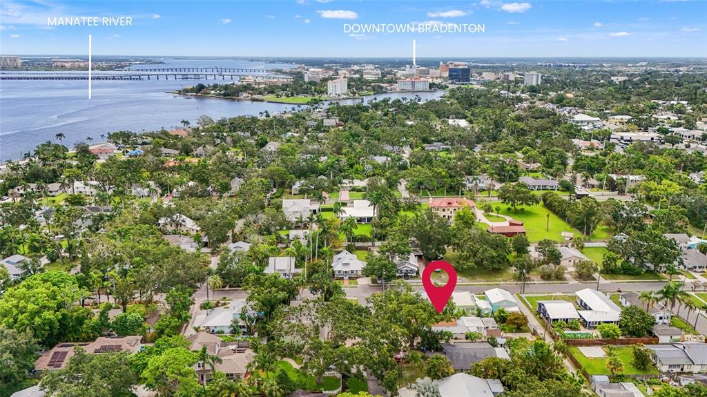 Less than 1 Mile to Downtown Bradenton and walking distance to the Manatee River