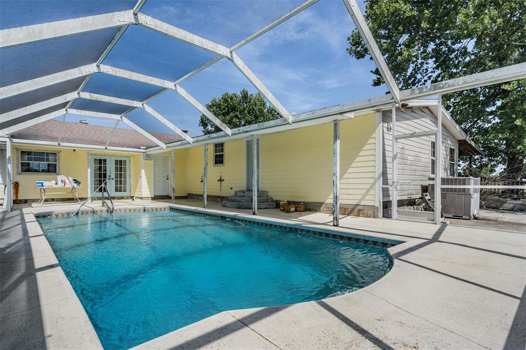 Crystal blue pool in covered lanai