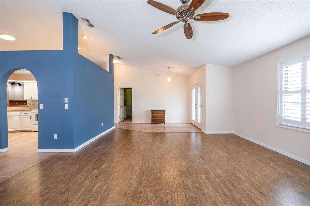Living Room - vacant