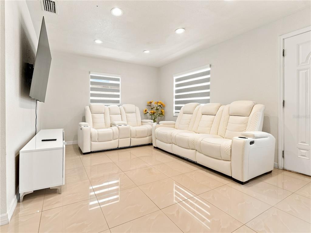 Property for sale at 6529 LA MESA CIRCLE, TAMPA, FL, 33634