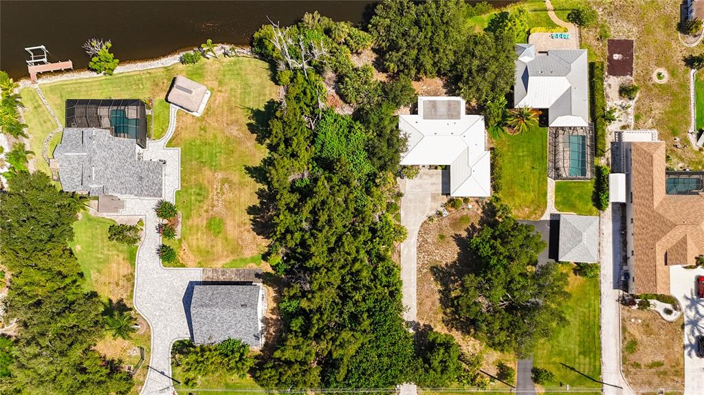 Overhead view of the buildable homesite and surrounding properties