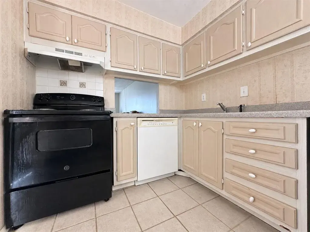 Property for sale at 2854 N POWERS DRIVE UNIT 102, ORLANDO, FL, 32818