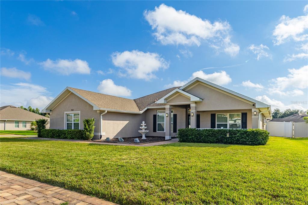 Property for sale at 702 COUNTRY WALK COVE, EAGLE LAKE, FL, 33839
