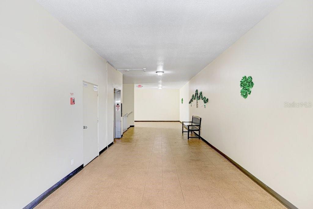 TB8539225 - Hall