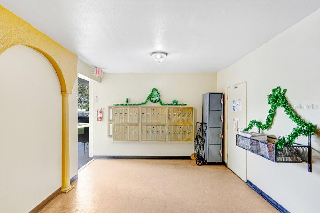 TB8539225 - Hall