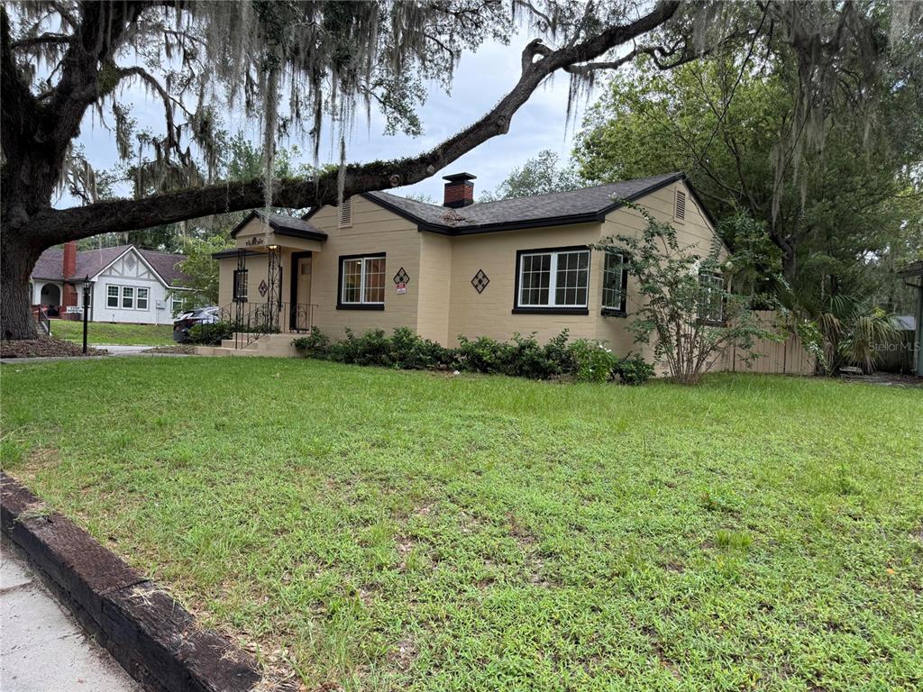 Property for sale at 1200 SUNSHINE AVENUE, LEESBURG, FL, 34748