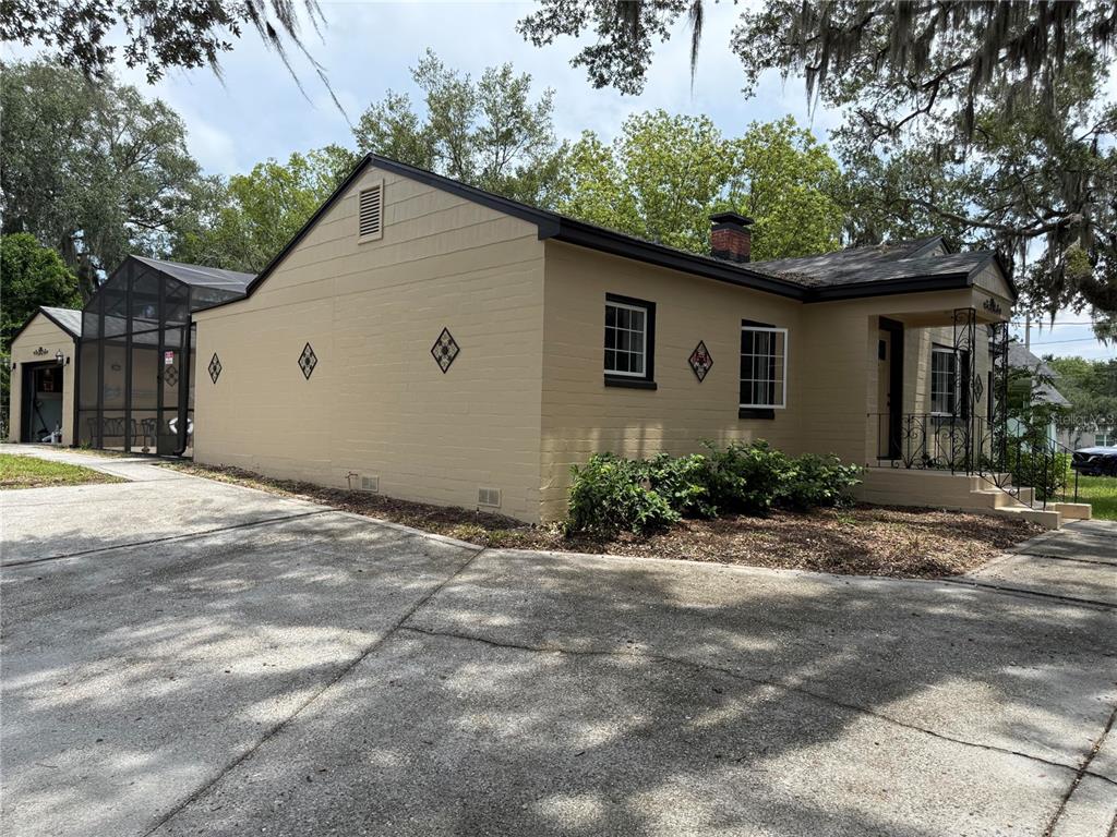 Property for sale at 1200 SUNSHINE AVENUE, LEESBURG, FL, 34748