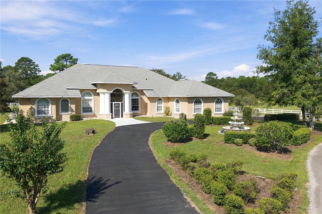 Beautiful country estste offering privacy, space and equestrian living.