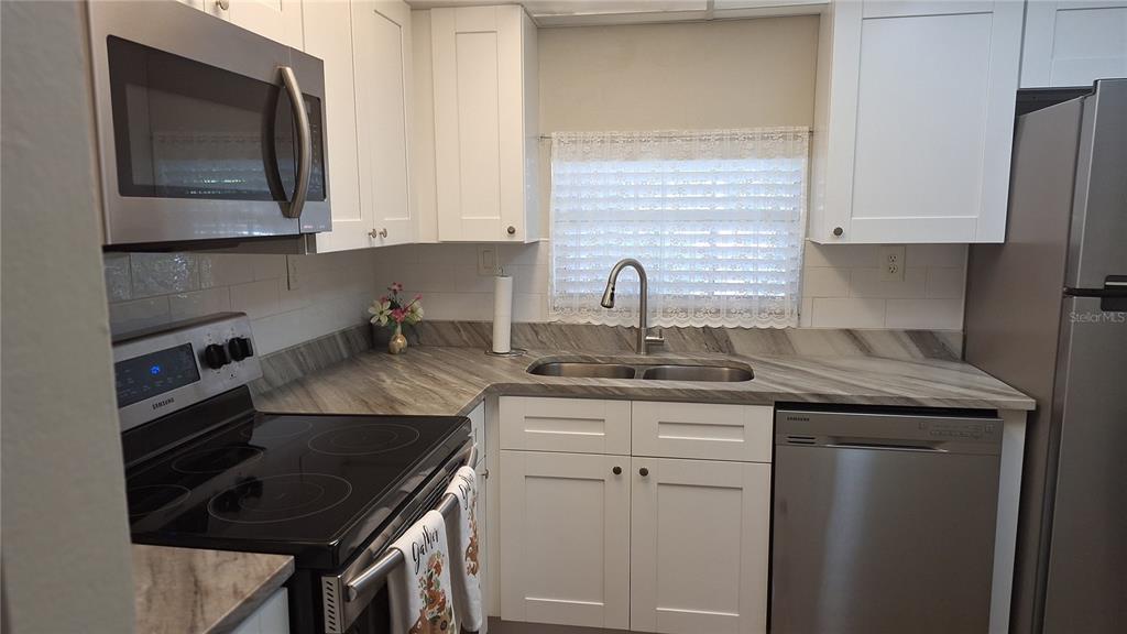 Property for sale at 809 RUSSELL LANE UNIT 323, BRANDON, FL, 33510