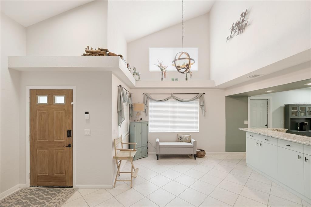 Foyer/Dining
