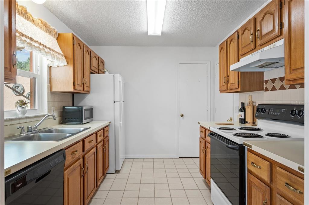 Property for sale at 952 AVALON AVENUE, THE VILLAGES, FL, 32159
