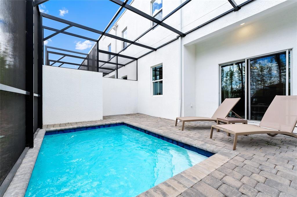 PRIVATE POOL