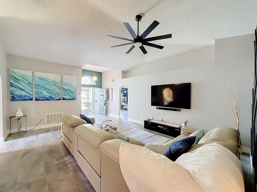 Property for sale at 527 DOMINISH ESTATES DRIVE, APOPKA, FL, 32712