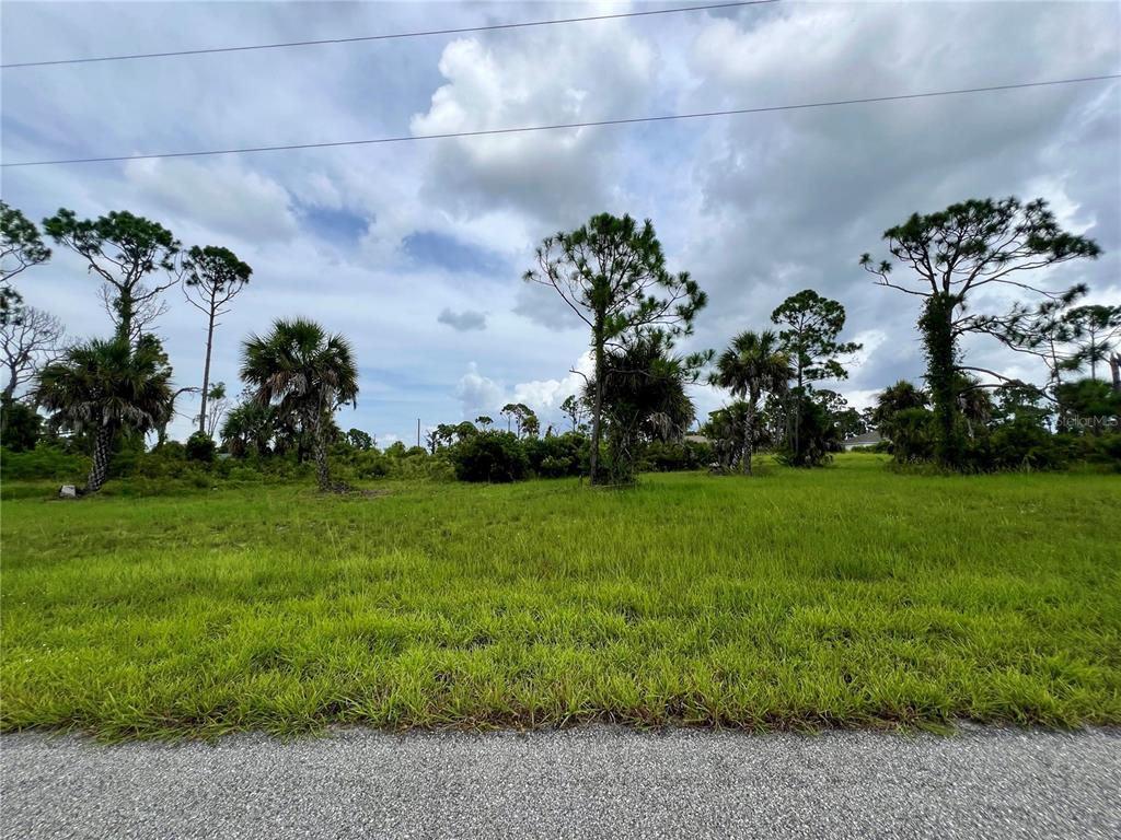 Property for sale at 28 MATE CIRCLE, PLACIDA, FL, 33946