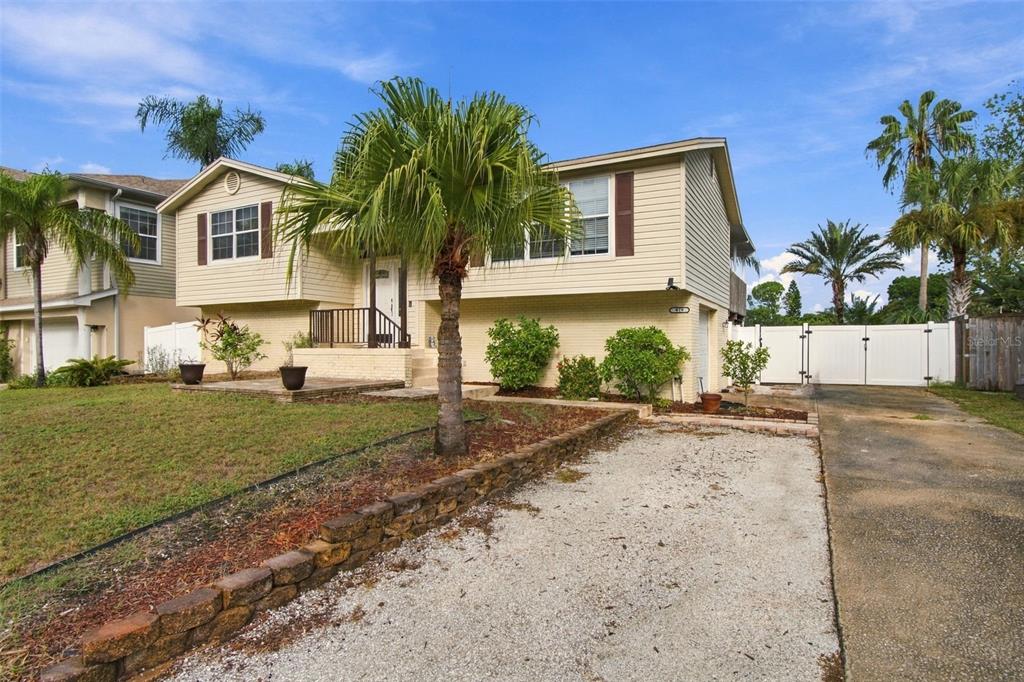 Property for sale at 915 LYNNLEA LANE, TARPON SPRINGS, FL, 34689