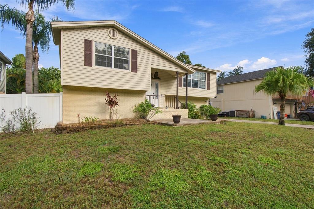 Property for sale at 915 LYNNLEA LANE, TARPON SPRINGS, FL, 34689