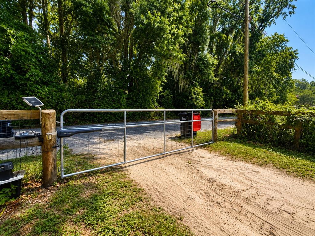 Gate