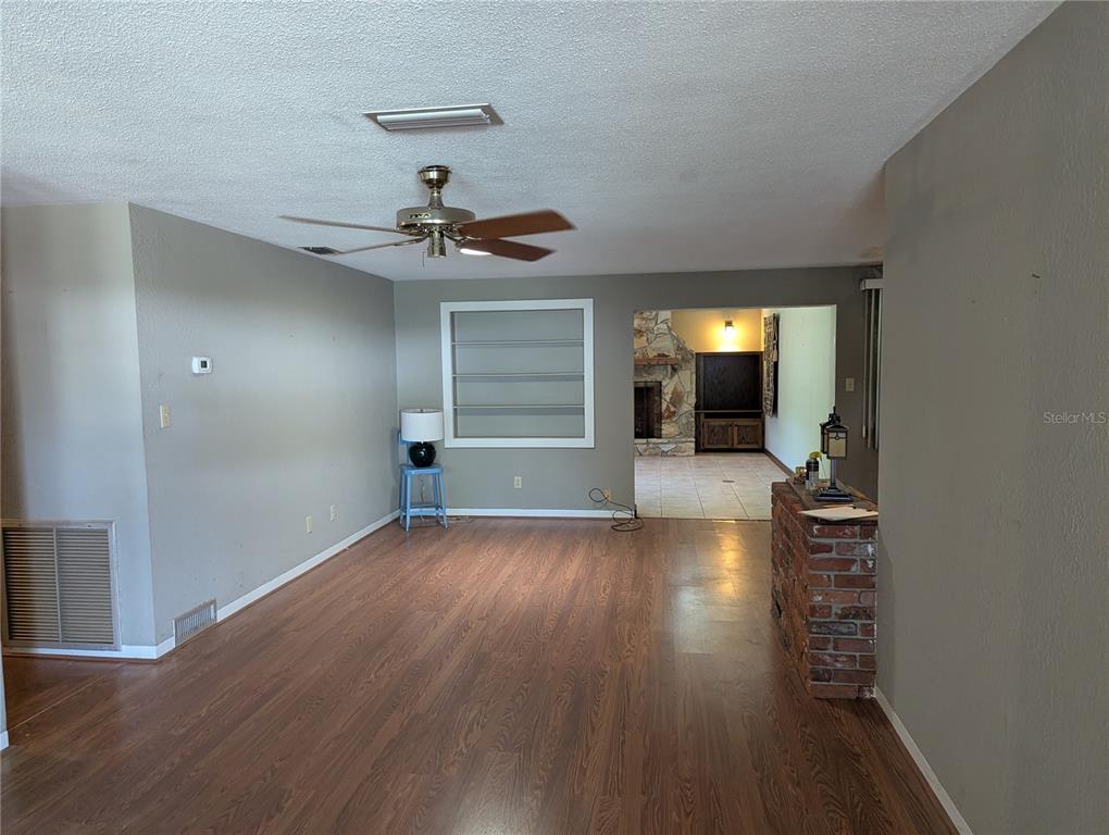 LIVING ROOM WITH BUILT IN SHELVING