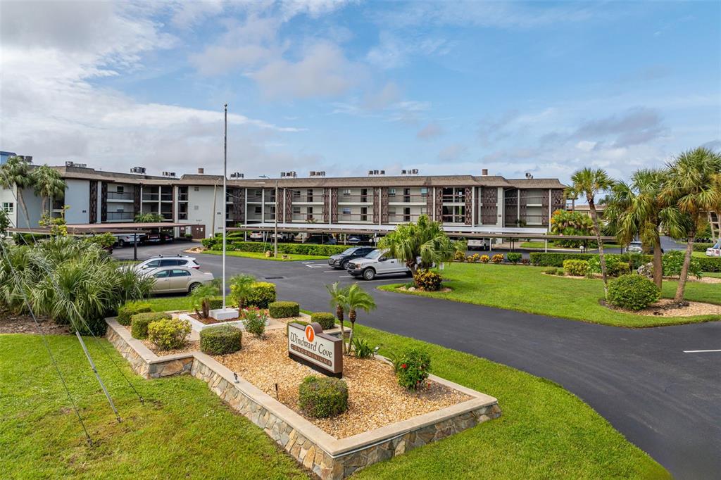 Welcome to the waterfront condo community Windward Cove in the heart of New Port Richey!